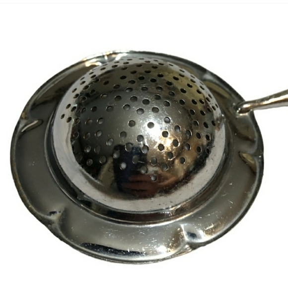 Vintage Flower Tea Strainer with Bakelite HandleVintage! - Picture 6 of 8